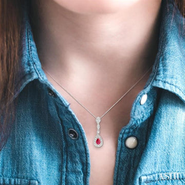 3 Diamond Necklaces That Steal the Spotlight