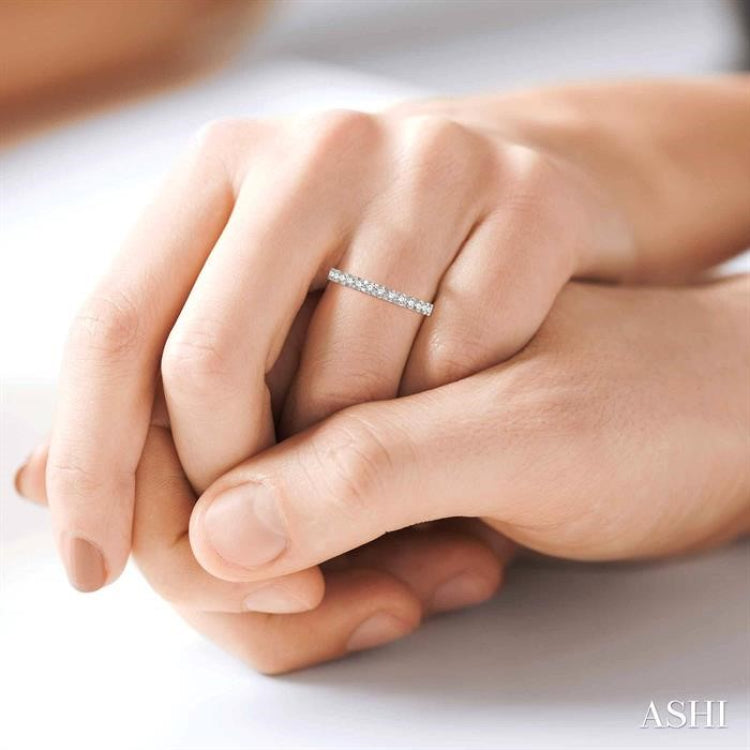 The Ultimate Guide To Buying Diamond Engagement Rings Online in 2024