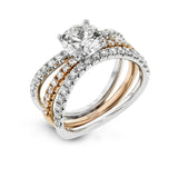Round-cut Engagement Ring & Matching Wedding Band in 18k Gold with Diamonds