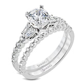 Round-cut Engagement Ring & Matching Wedding Band in 18k Gold with Diamonds