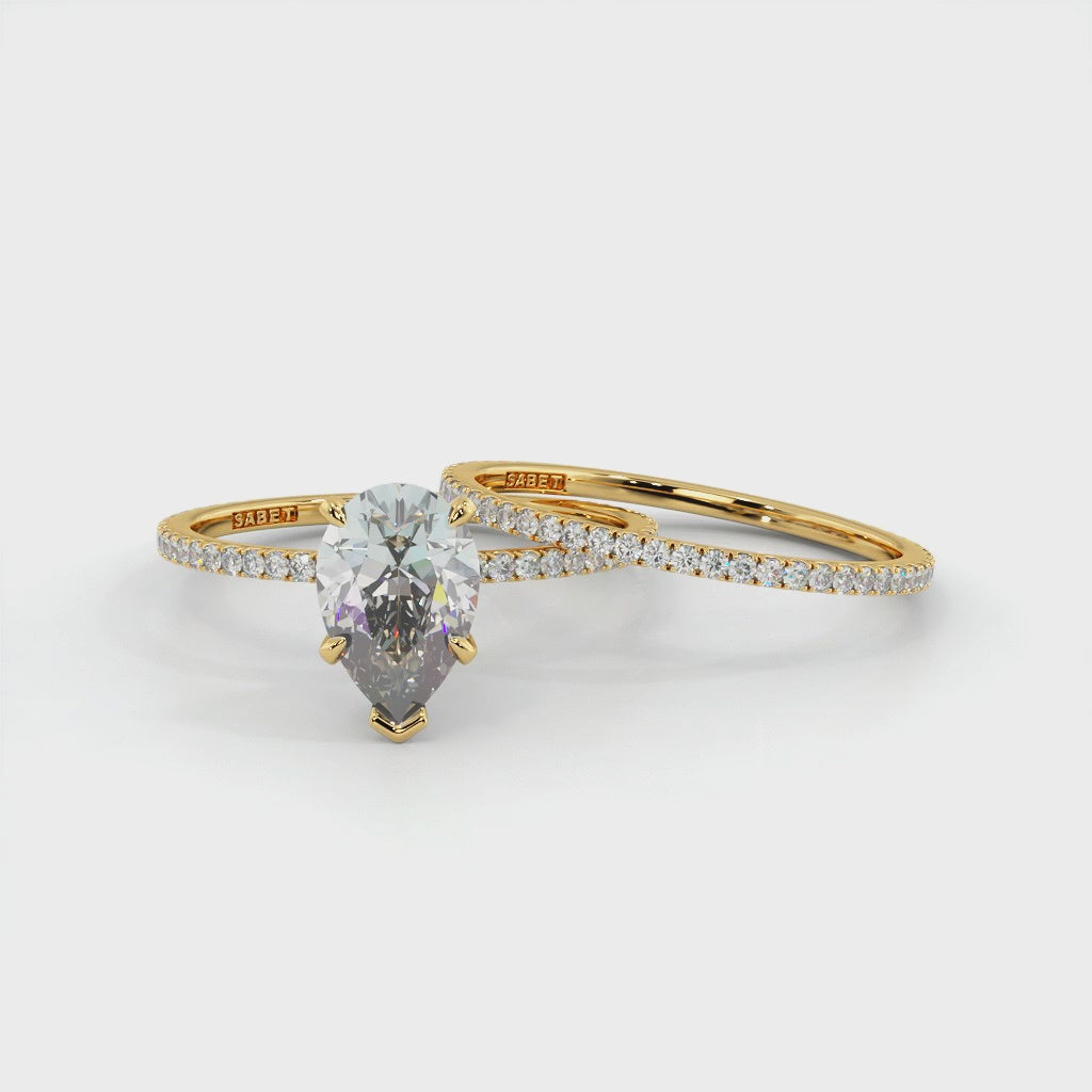 Solitaire Pear Diamond Engagement Ring Set