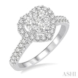 1/2 Ctw Round Cut Diamond Heart Shape Lovebright Ring in 14K White Gold